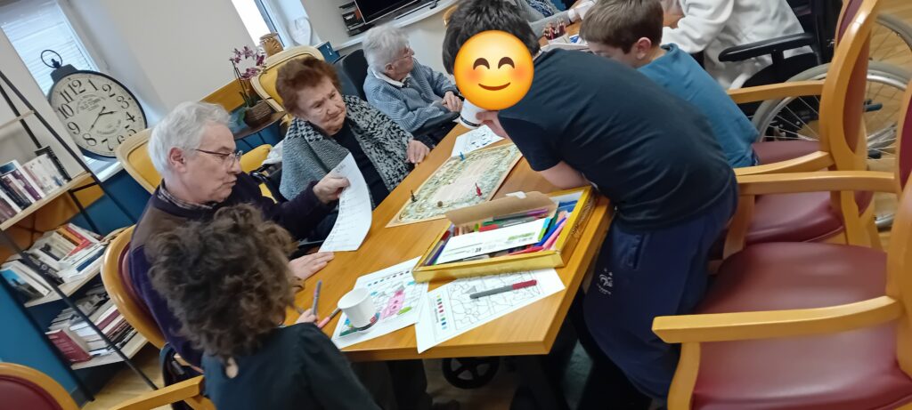 EHPAD Saint Georges sur Cher - Galette avec les enfants du centre aéré Photo